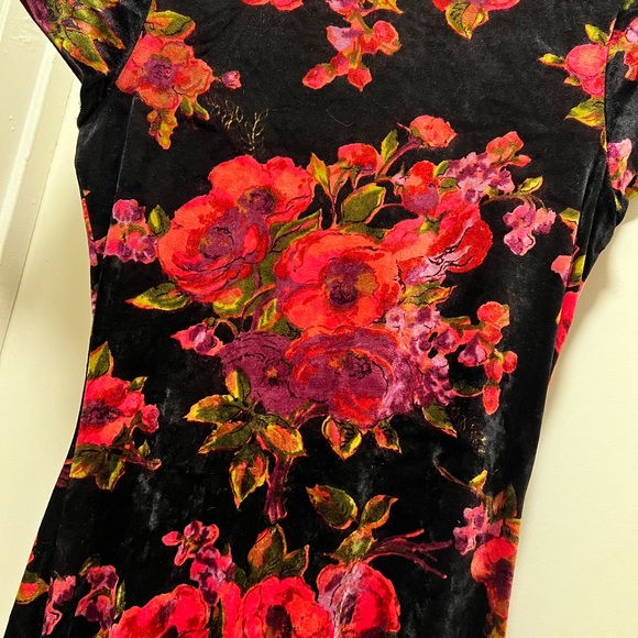 🚫SOLD🚫 Vintage Betsey Johnson Velvet Floral Backless Midi Dress - Picture 4 of 6